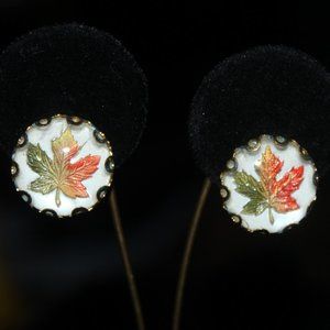 Estate Vintage Round clip on maple leaf in cased in glass with gold tone setting